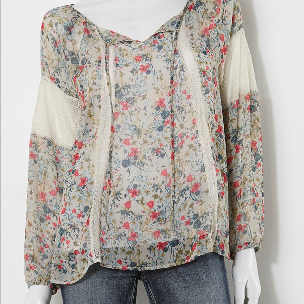 Princess Vera Wang floral lace peasant top